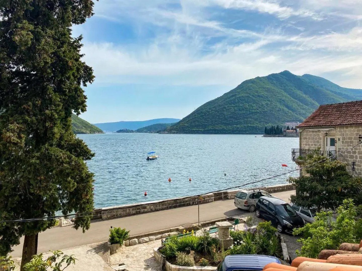 Charming Bohemian house in Perast