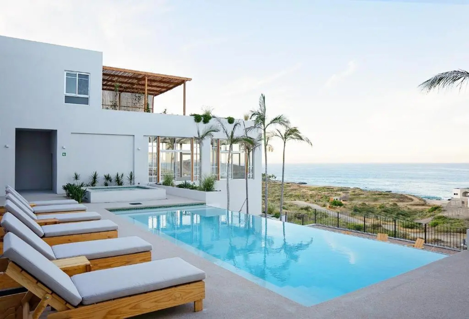 Topia Retreat - Surf Suite Sur