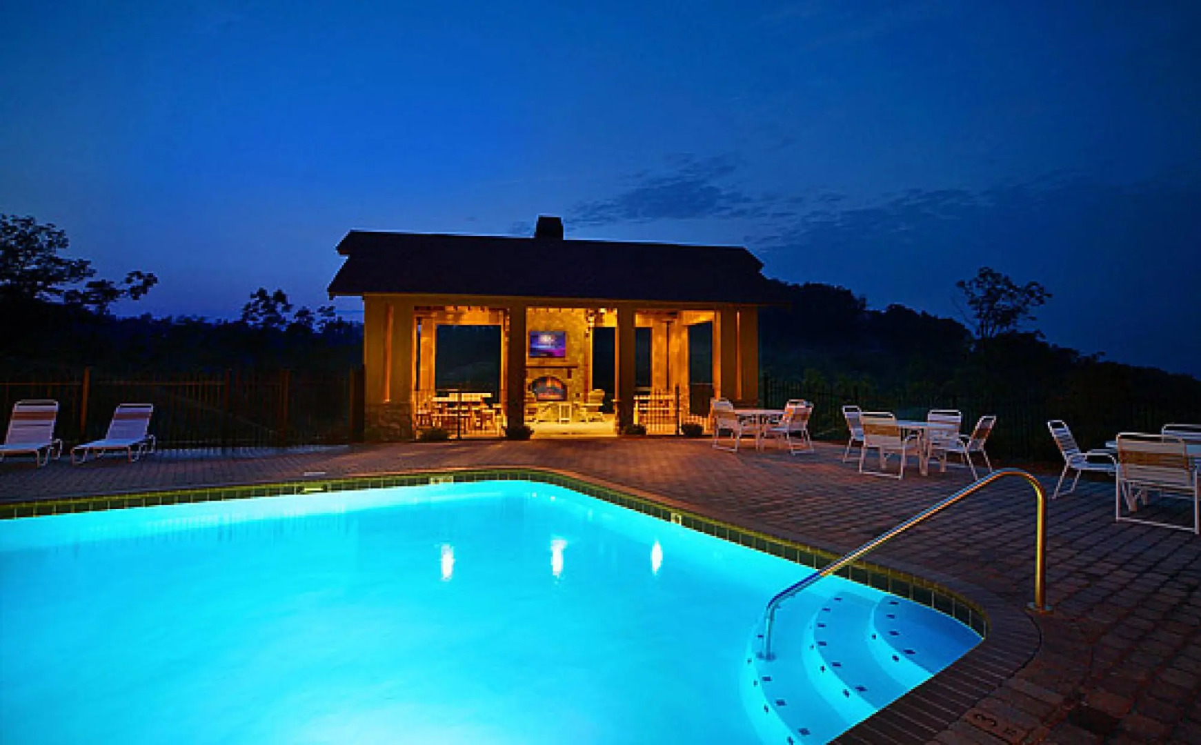 Above the Tree Tops (#49) Holiday home