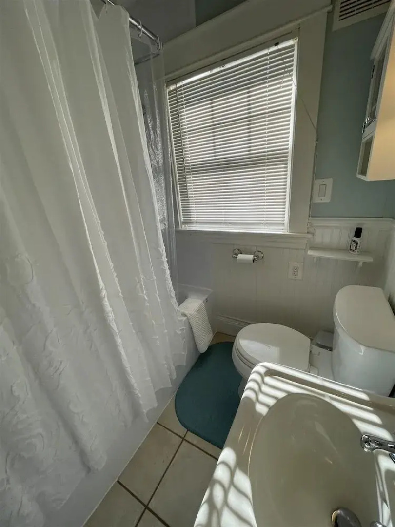 Maine Stay Lake House-limit12 4 Bedroom Home by RedAwning