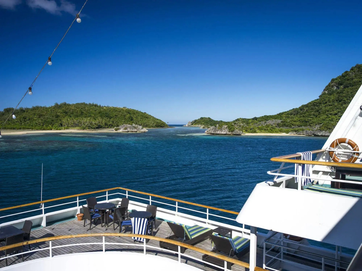 Captain Cook Cruises Fiji - Reef Endeavour