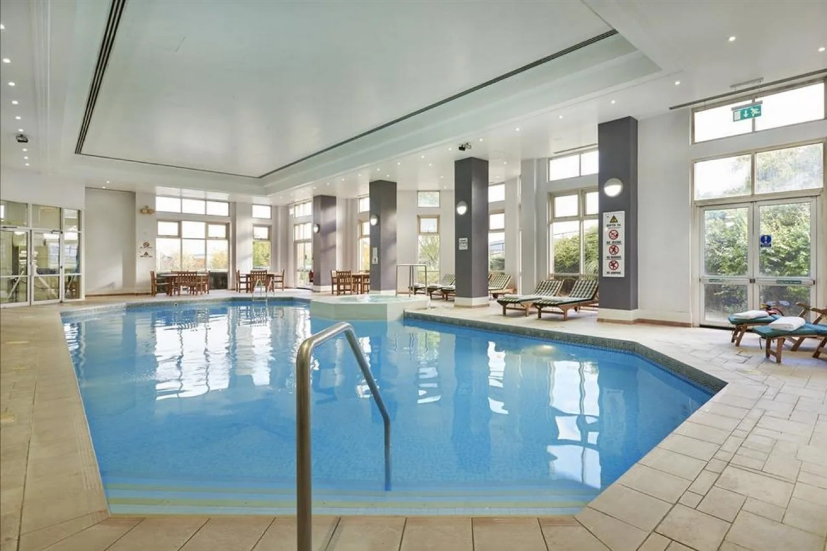 DoubleTree by Hilton Dartford Bridge