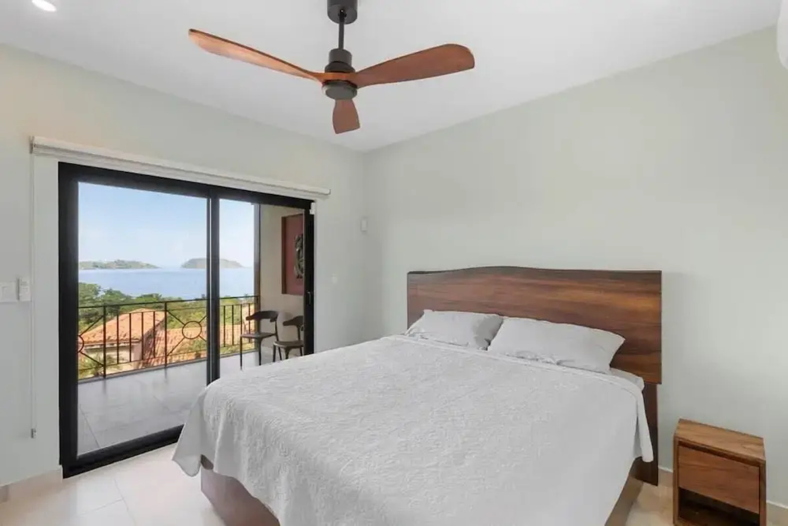 Stylish Villa with Brand-New Furniture, Panoramic Ocean Views, and Infinity Swimming Pool & Hot Tub