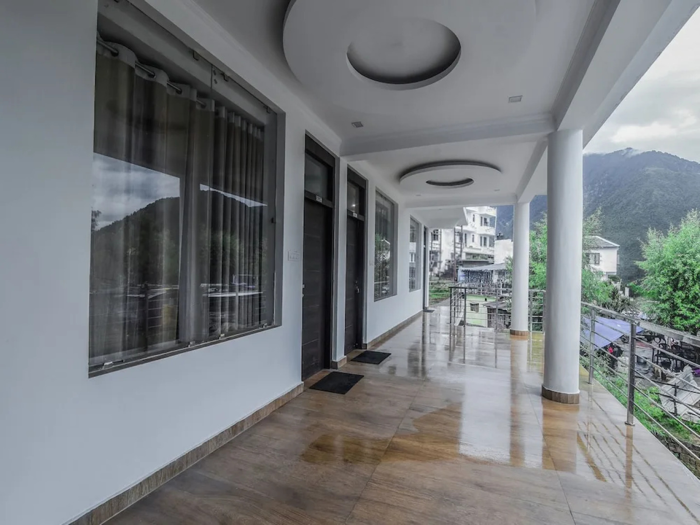 OYO 15806 Hotel Naddi Hills