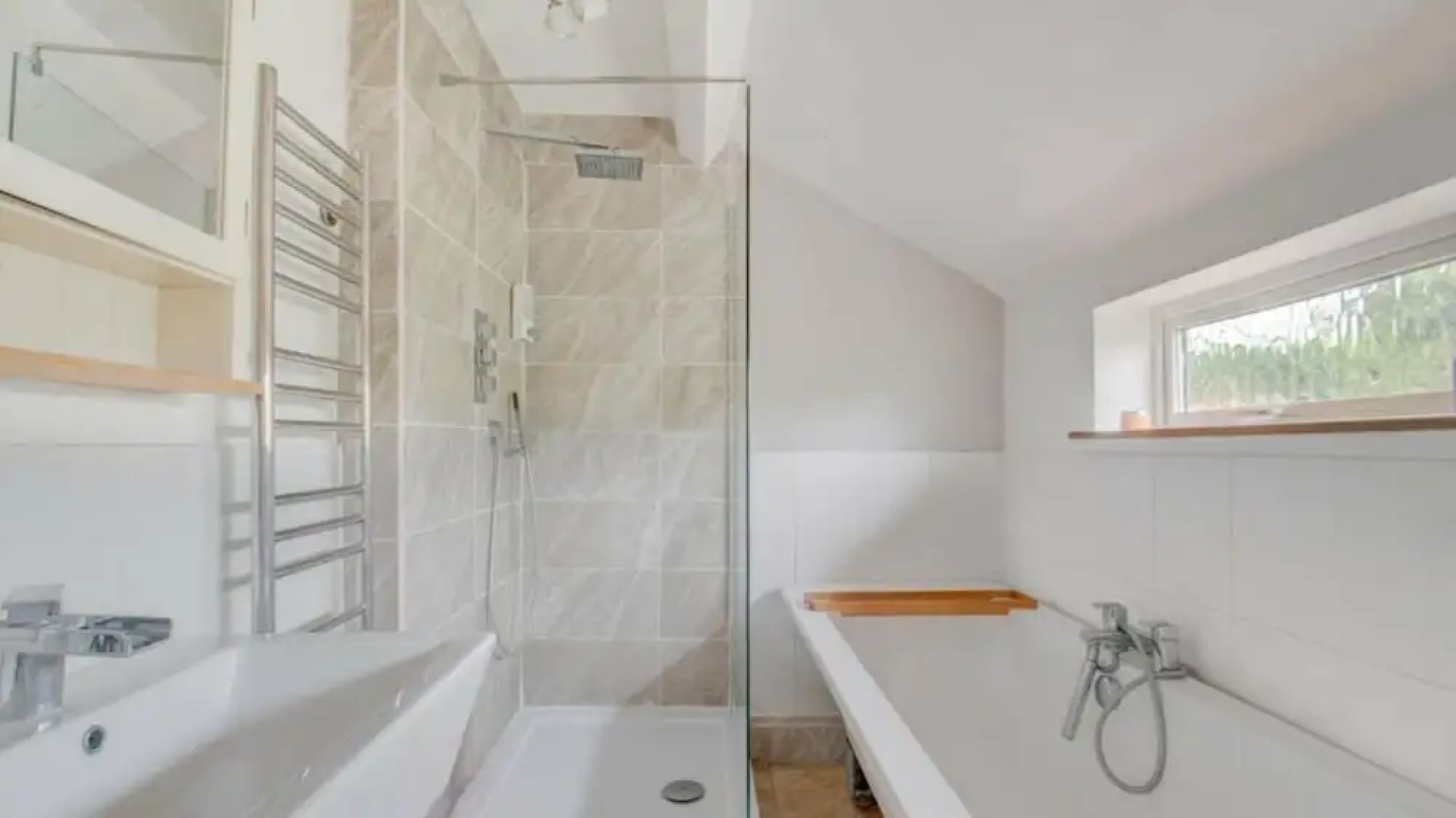 Beautiful 3-bed House in the Hamlet of Ham Green