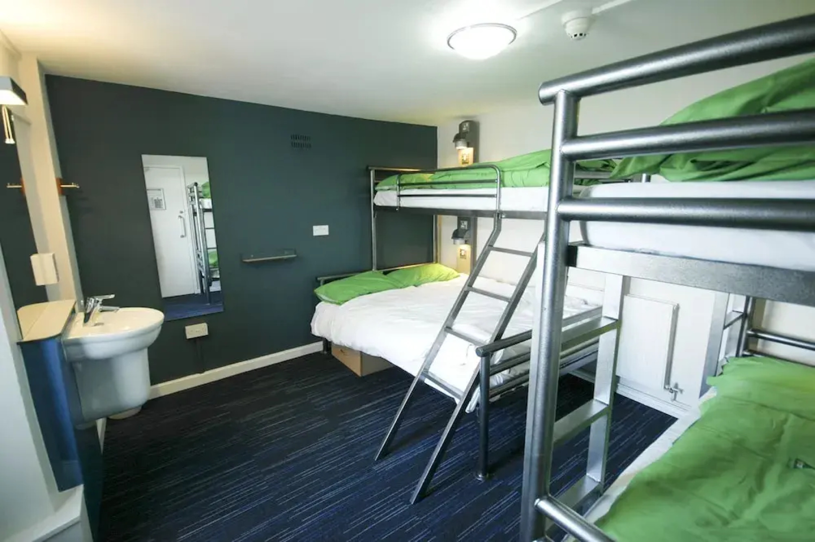 YHA Poppit Sands