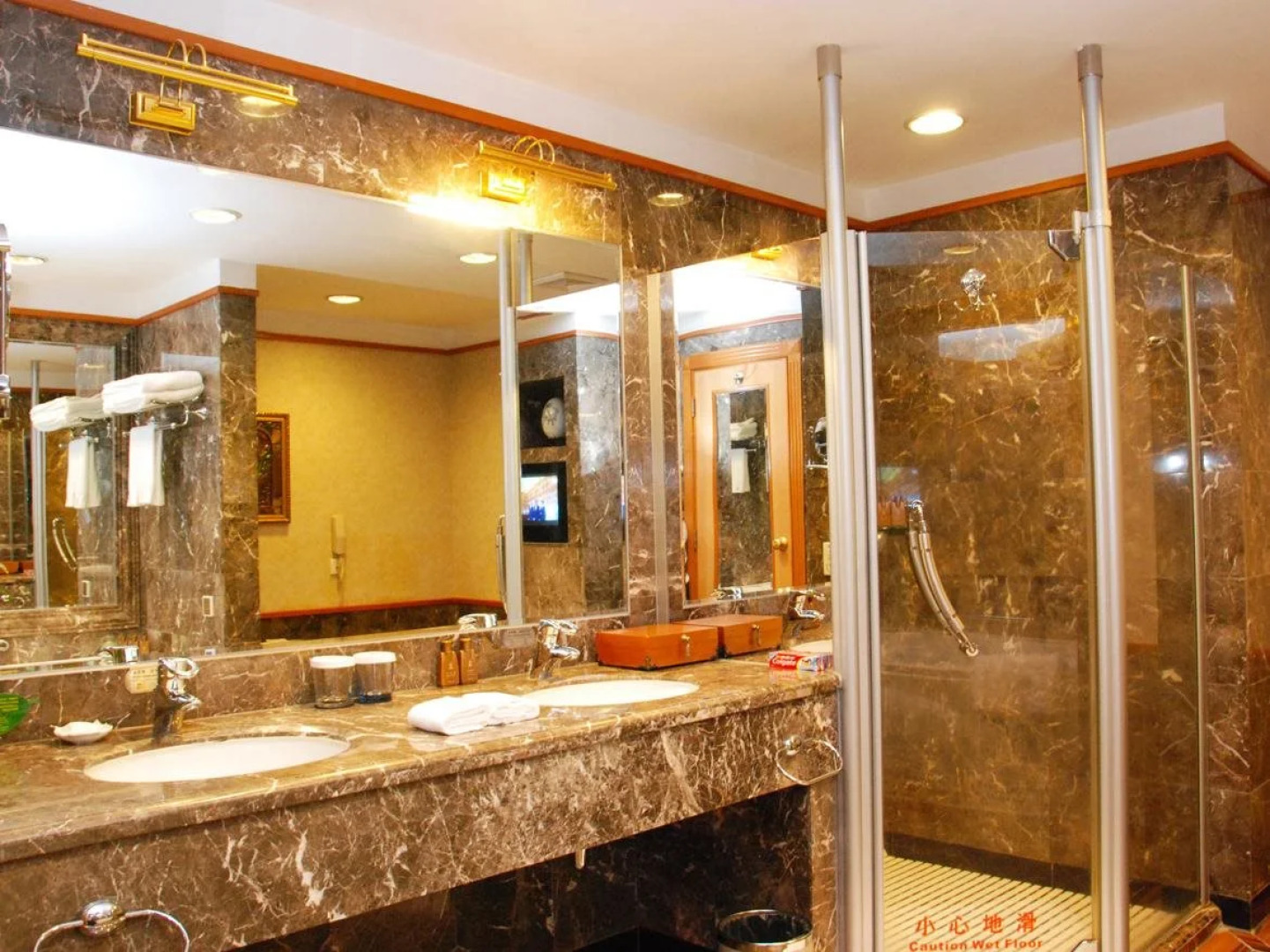 Dongguan OYC Crown Prince Hotel