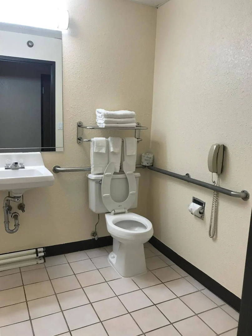 Super 8 by Wyndham Galesburg