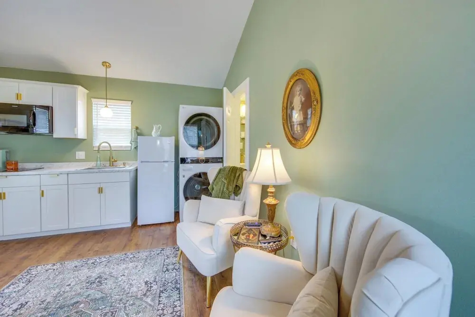 Walk to Museums: Art Deco Cottage in Jefferson