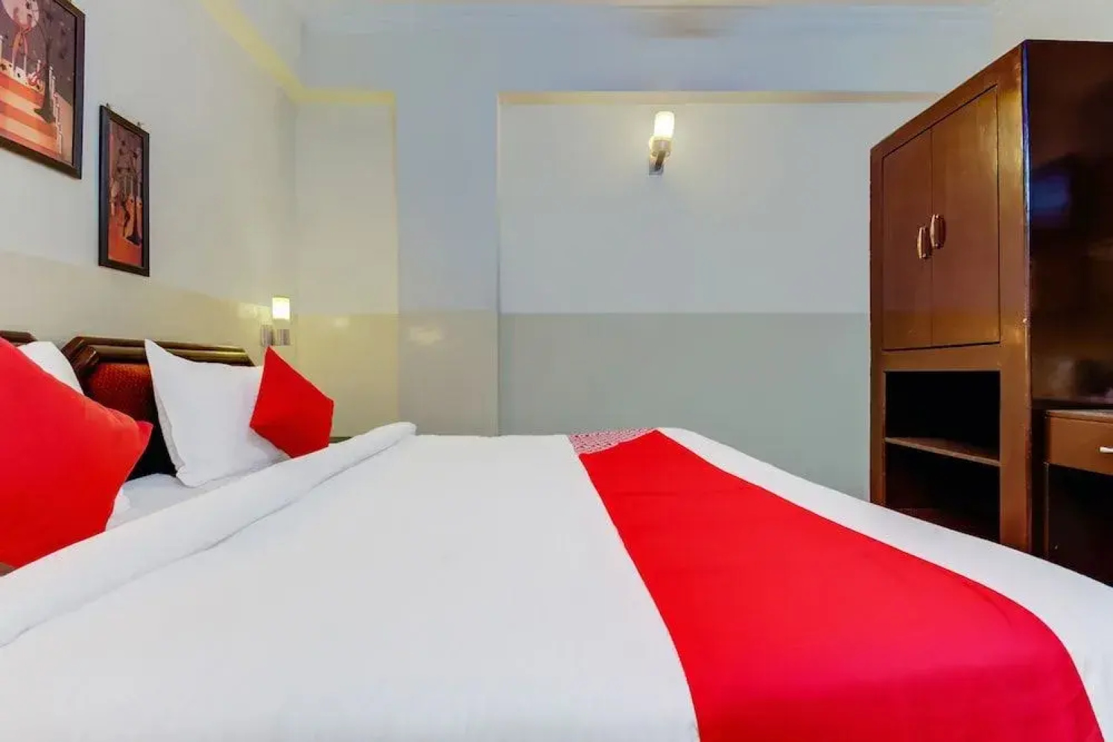 OYO Flagship 42717 Hotel Fort