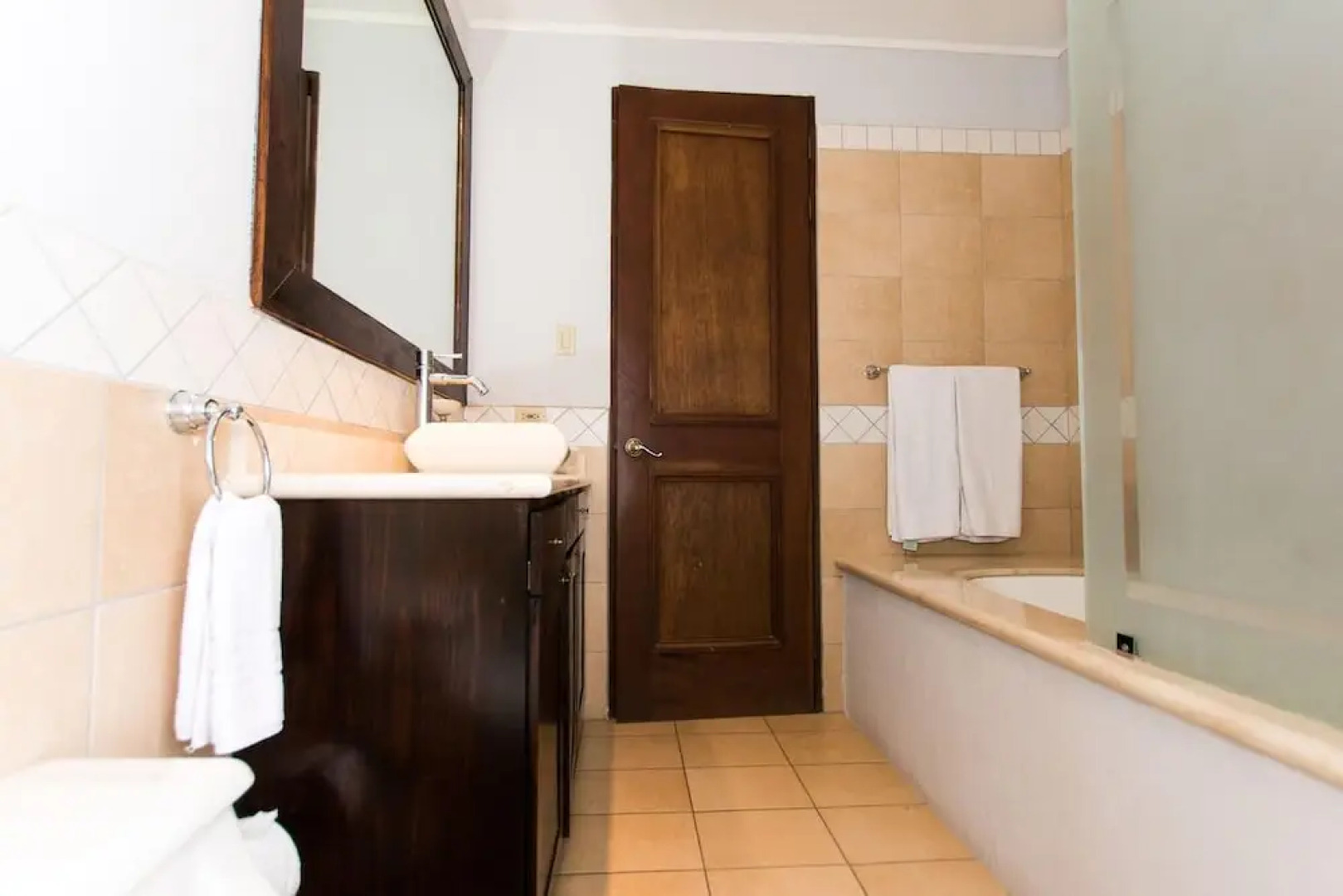 Recently Renovated Luxury Condo with Resort-Style Beach Club Access and Ocean Views