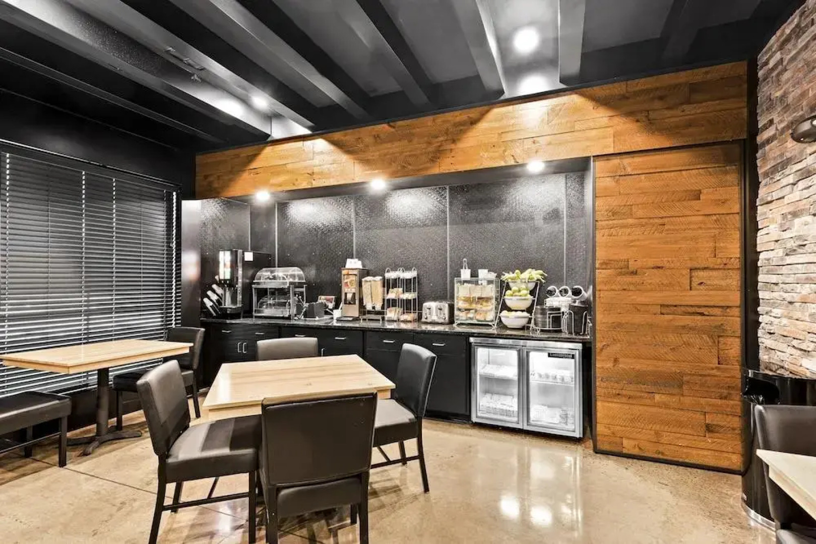 Cobblestone Hotel & Suites - Superior