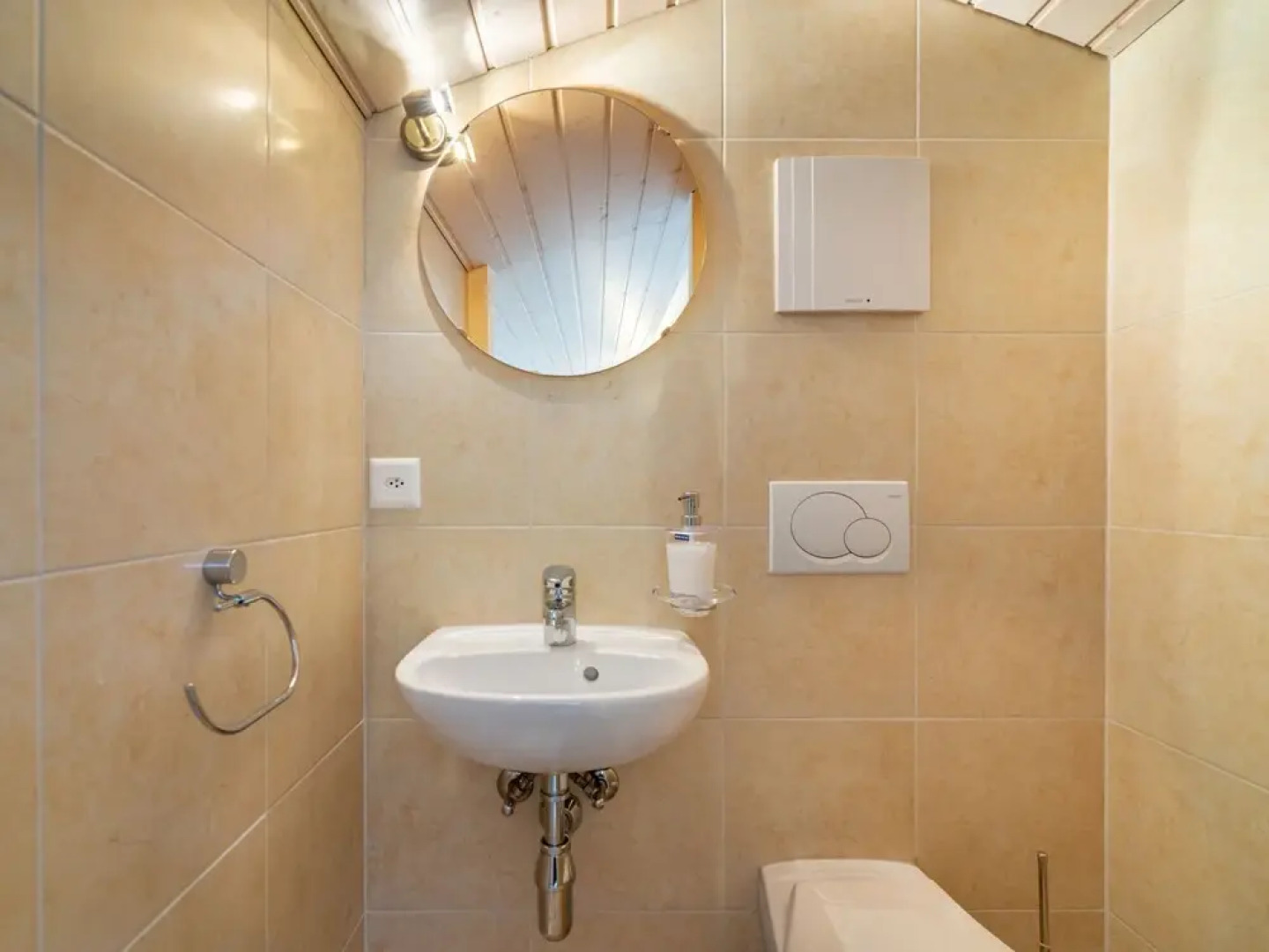 Tasman S12 2 Port-valais