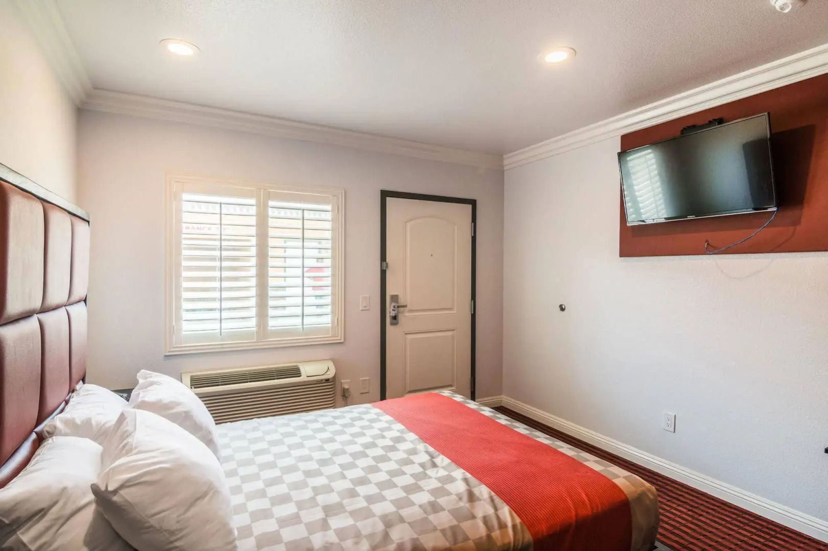 Rodeway Inn & Suites