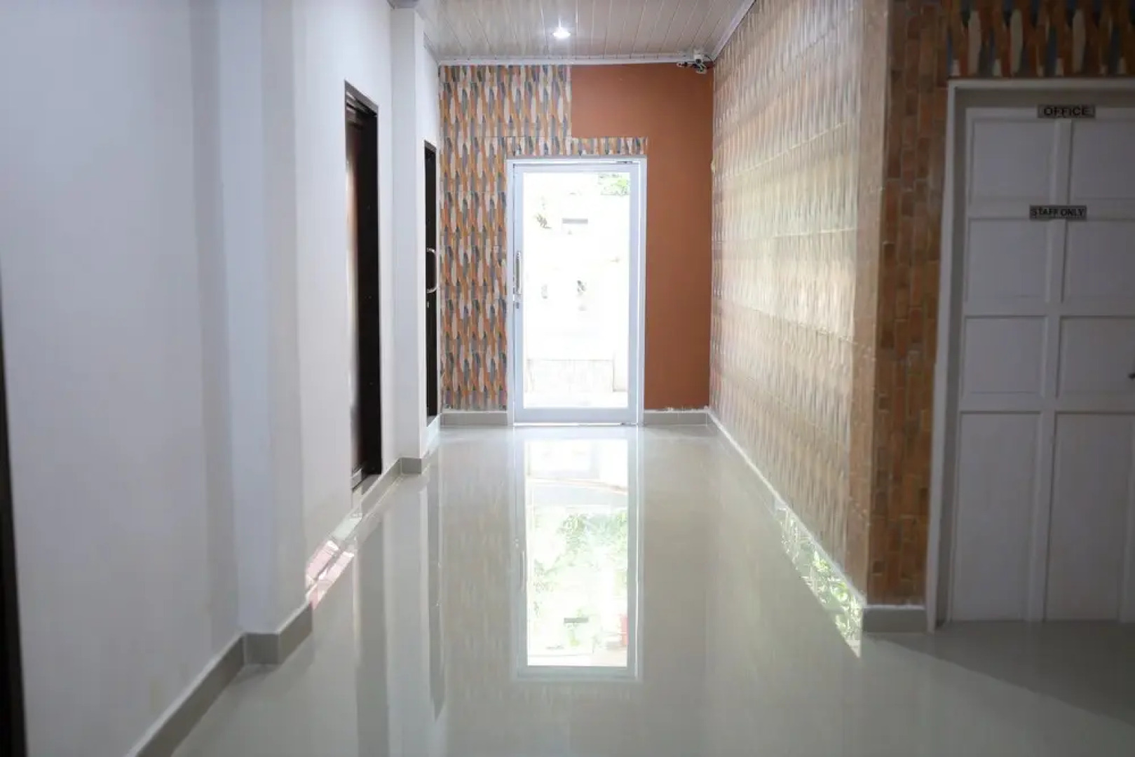 Urbanview Hotel Eropa Maros near Sultan Hasanuddin Airport by RedDoorz