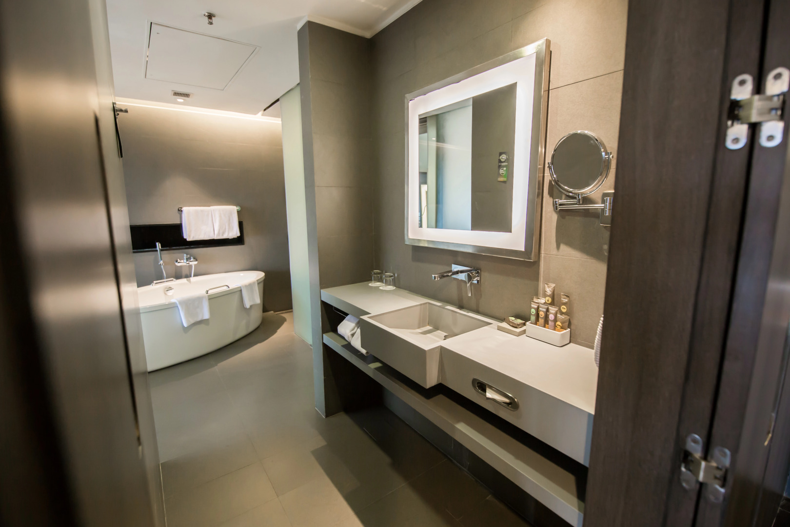 Novotel Kolkata Hotel & Residences Hotel