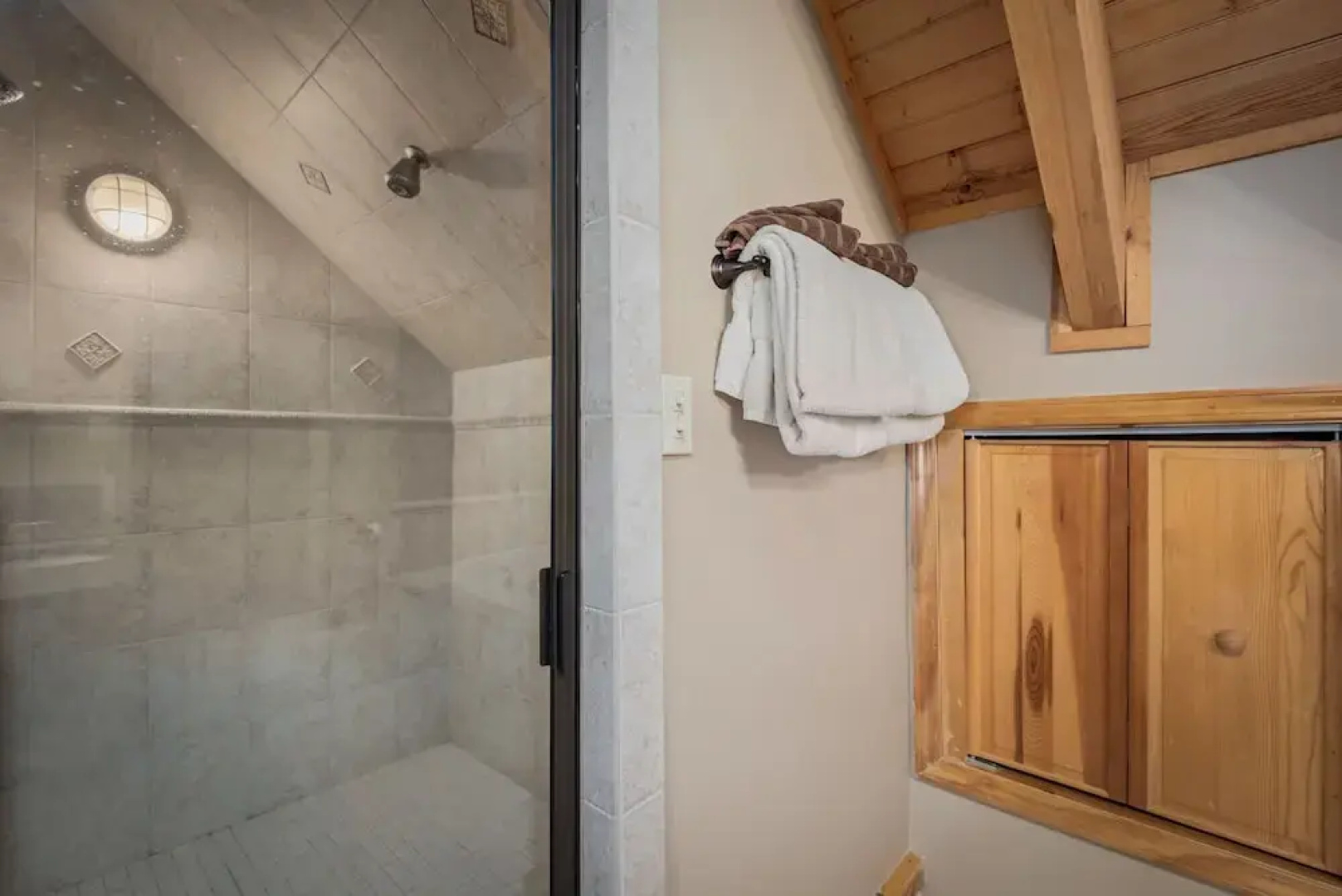 Tanglewood Mountain Lodge 8 Bedroom Residence by RedAwning
