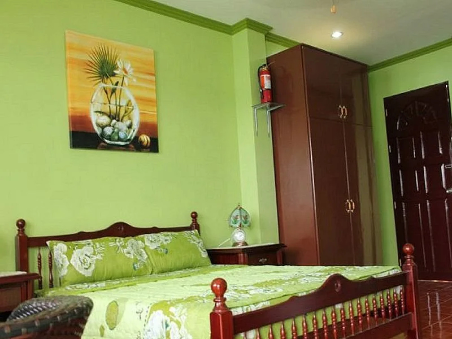 Captain Hook's Red Parrot Inn