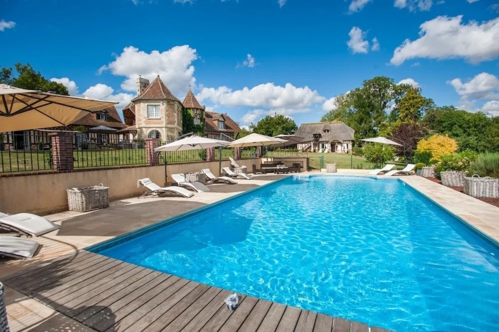 Les Chaumieres de Chatel la Lune