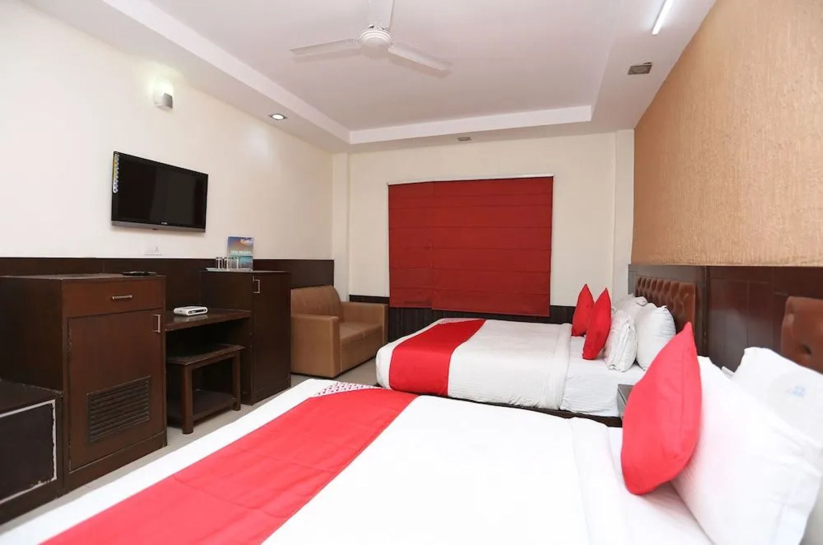 OYO 4926 Hotel Le central