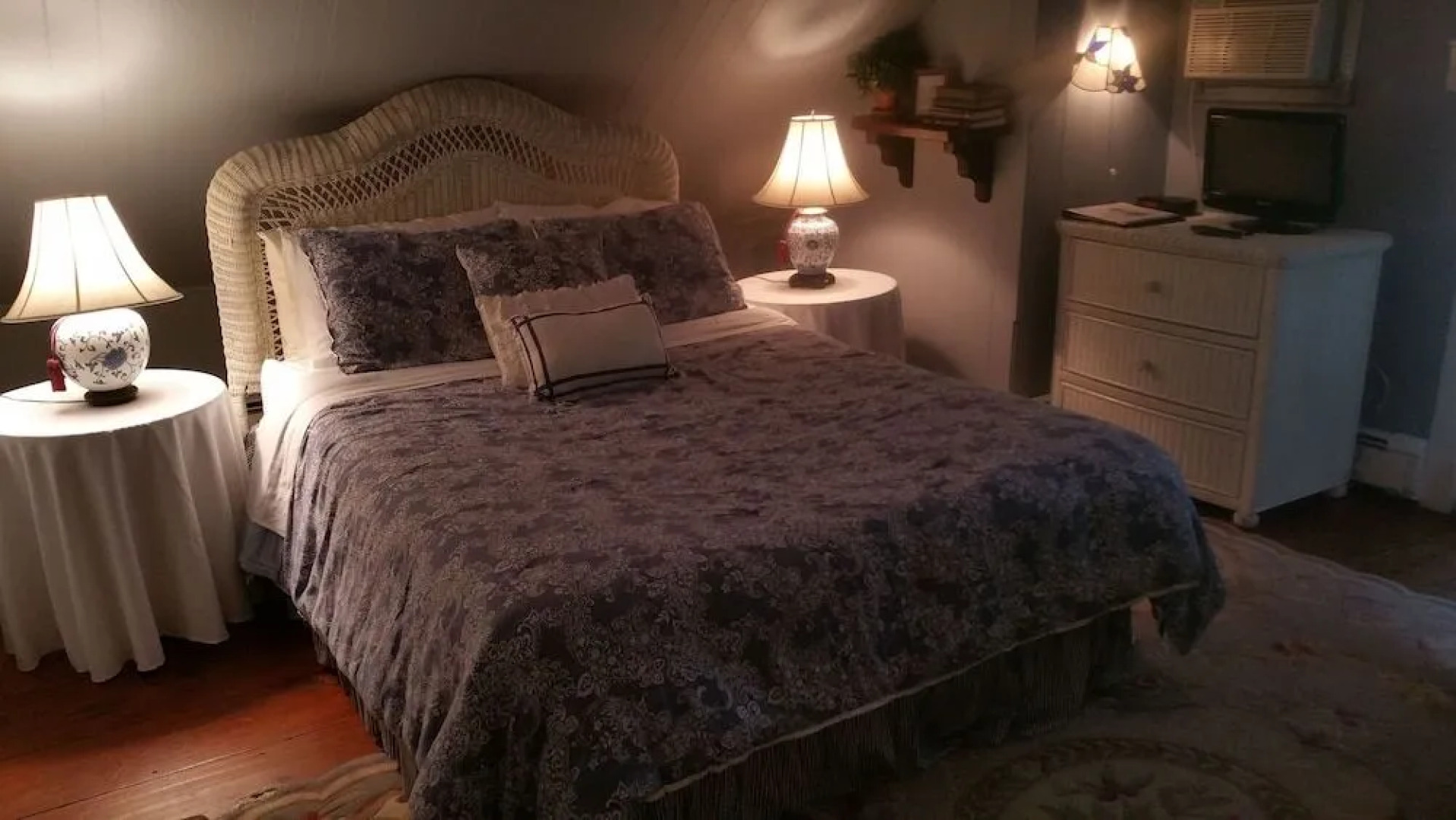 Pineapple Hill Inn Bed & Breakfast