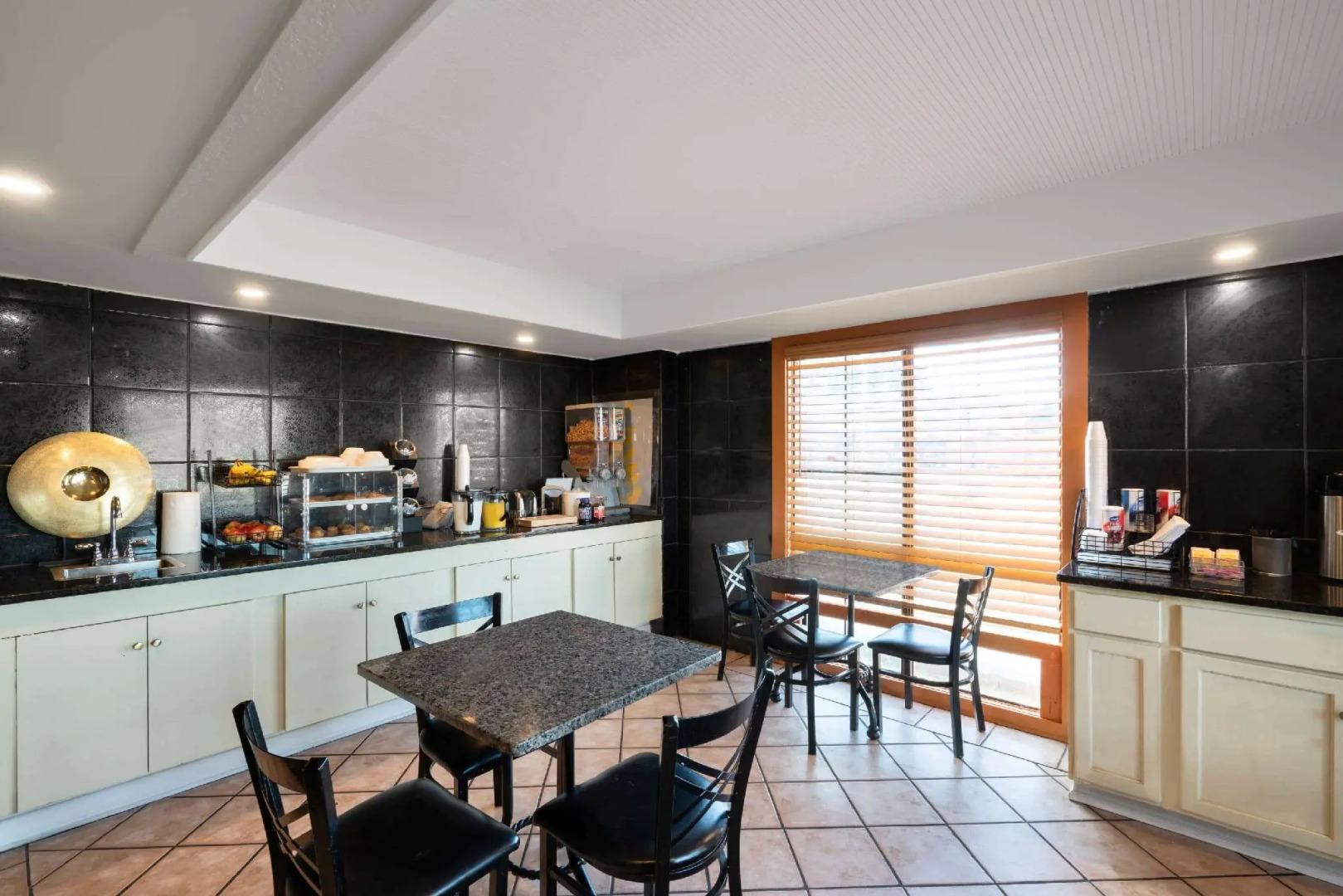 Econo Lodge College Park