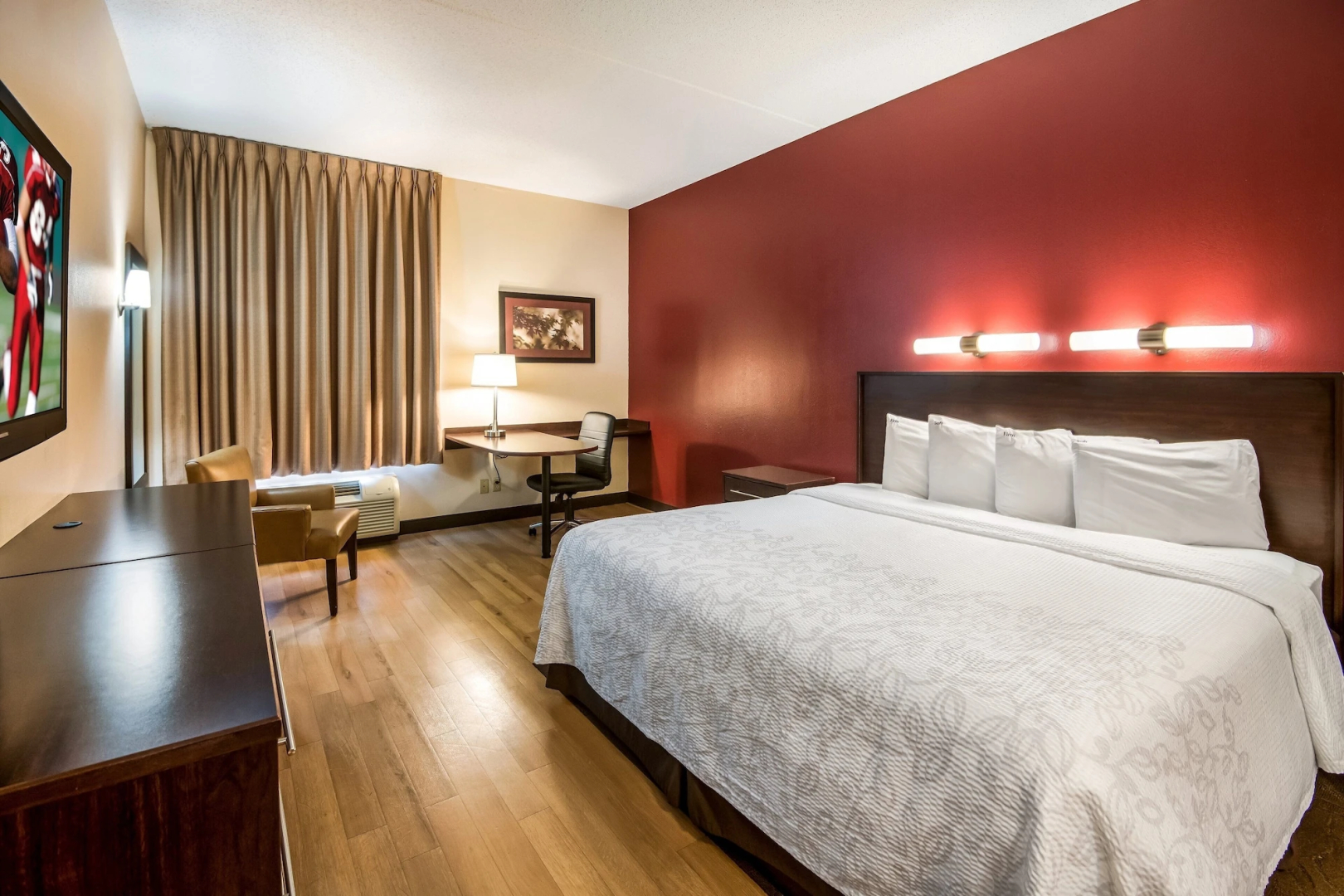 Red Roof Inn PLUS+ Long Island - Garden City