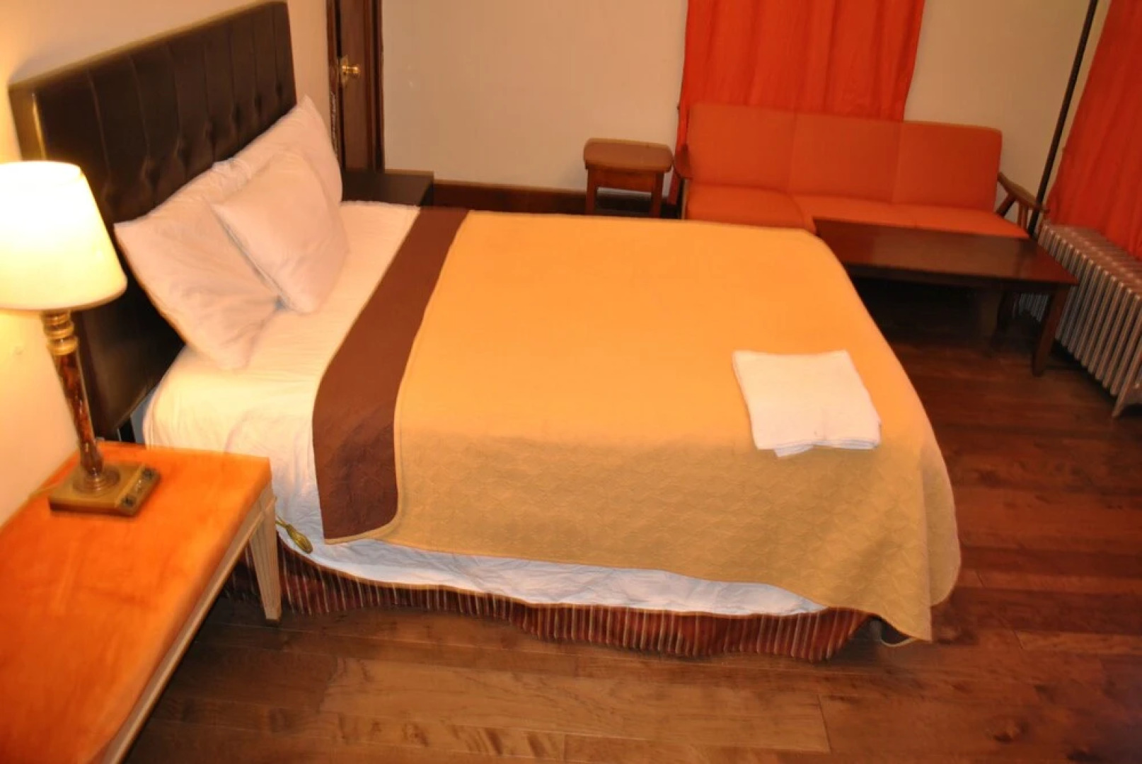 Newark Airport Room with Private Bath