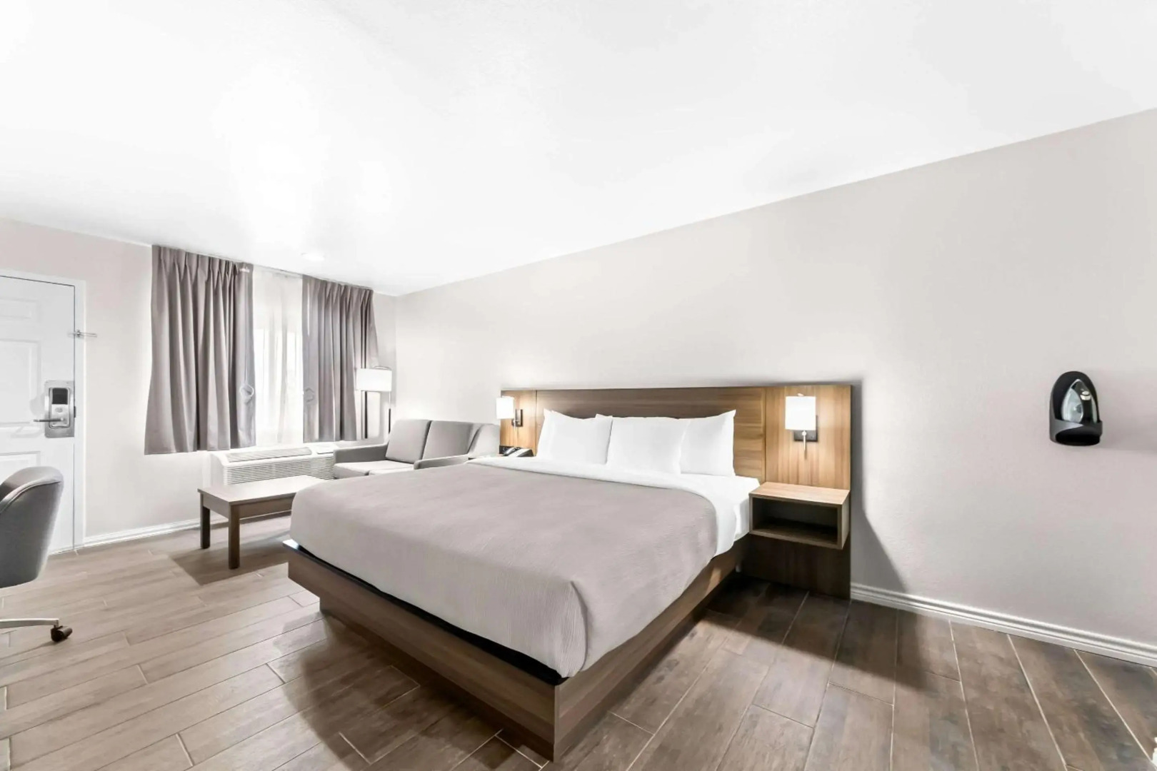 Quality Inn & Suites Port Lavaca near Lighthouse Beach