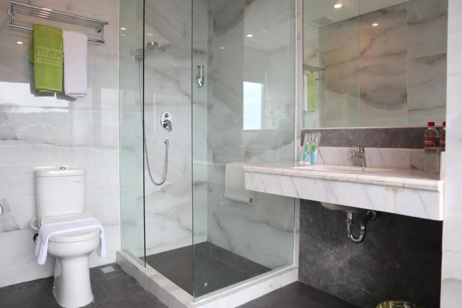 MaxOneHotels.com at Jayapura