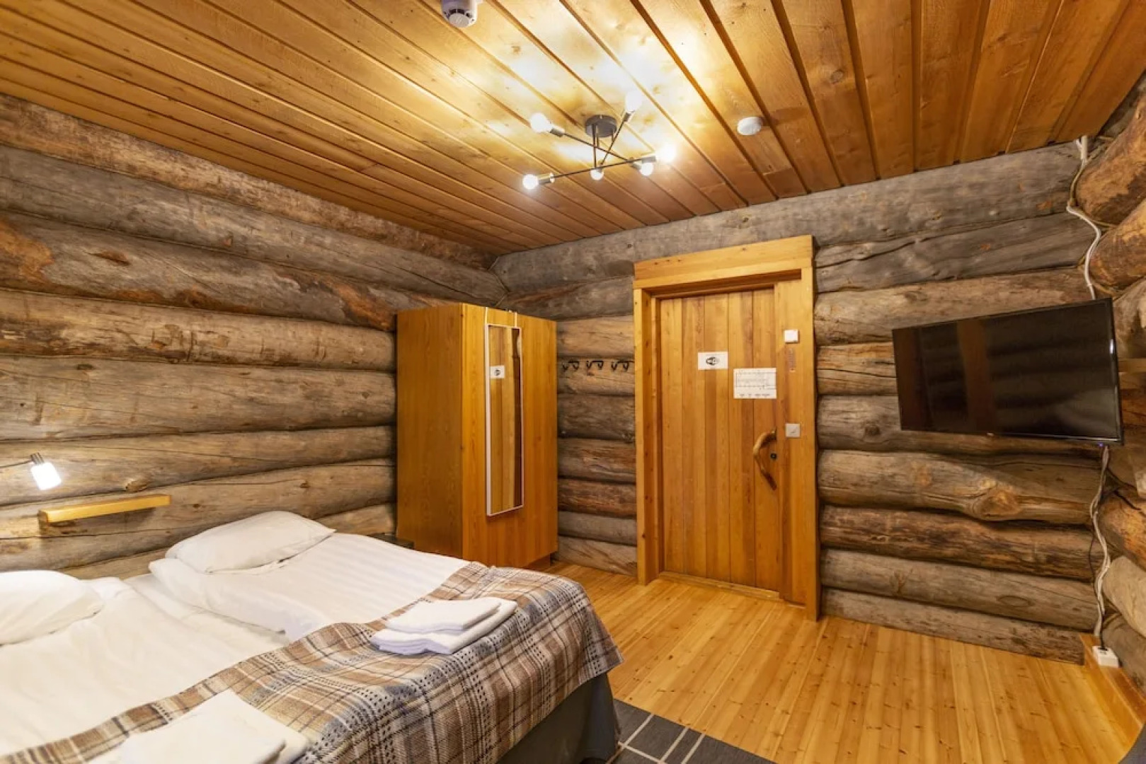 Kuukkeli Log Houses Aurora Resort