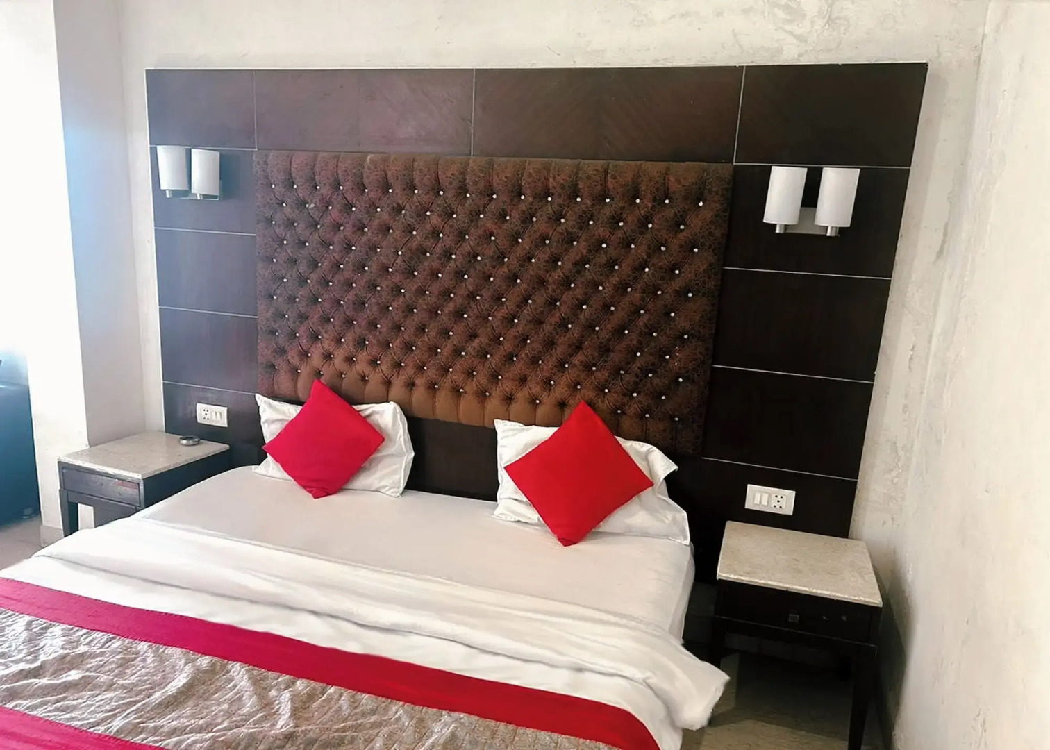 The Metropolis Guest House Near RK Ashram Metro Station