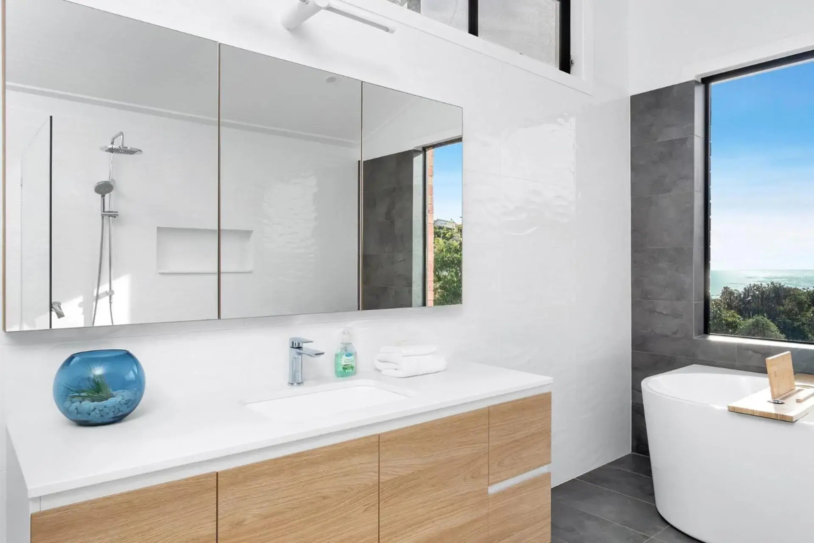 NOBLEVIEW Gerringong 4pm check out Sundays