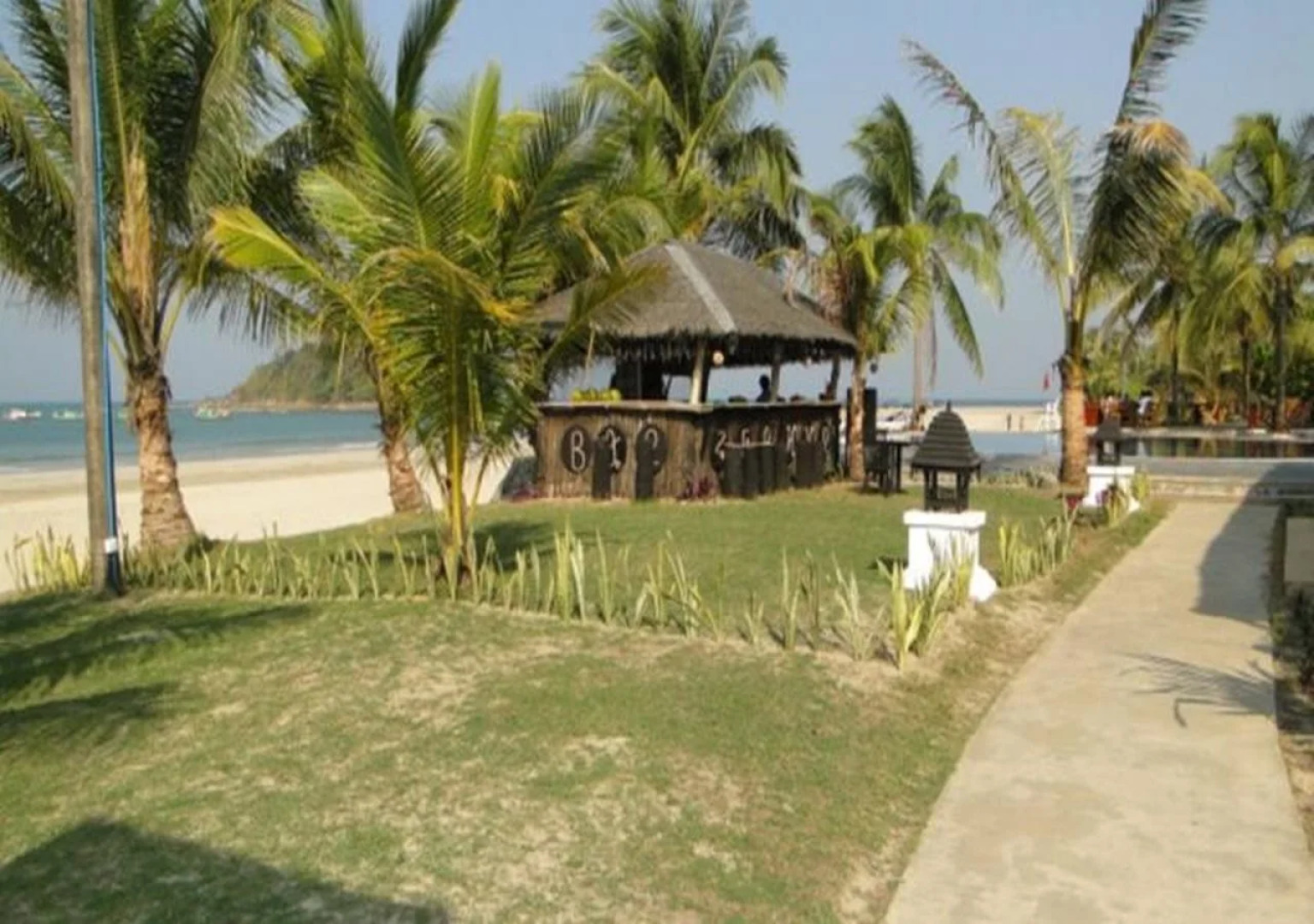 Central Hotel Ngwe Saung