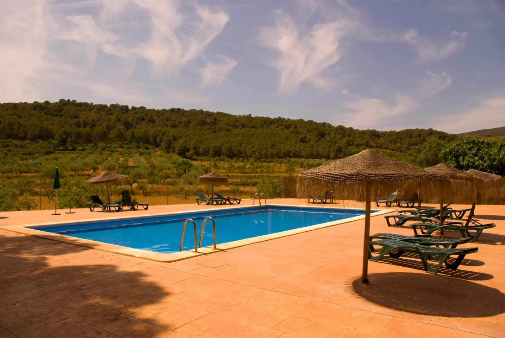 Masía de San Juan Casas Rurales con piscina y vistas a la montaña