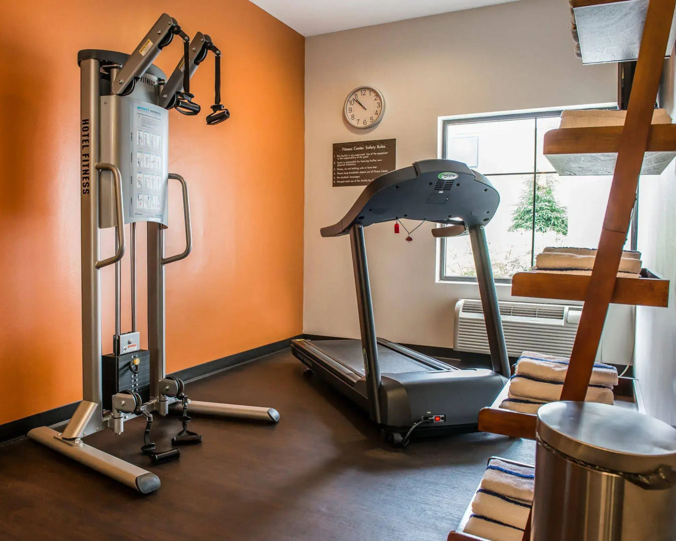 Hometowne Studios & Suites By Red Roof Washington