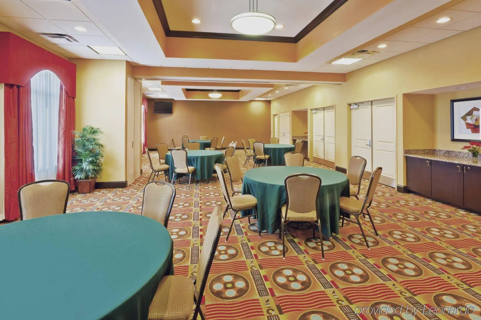 Holiday Inn Express Hotel and Suites Nashville-Opryland by IHG