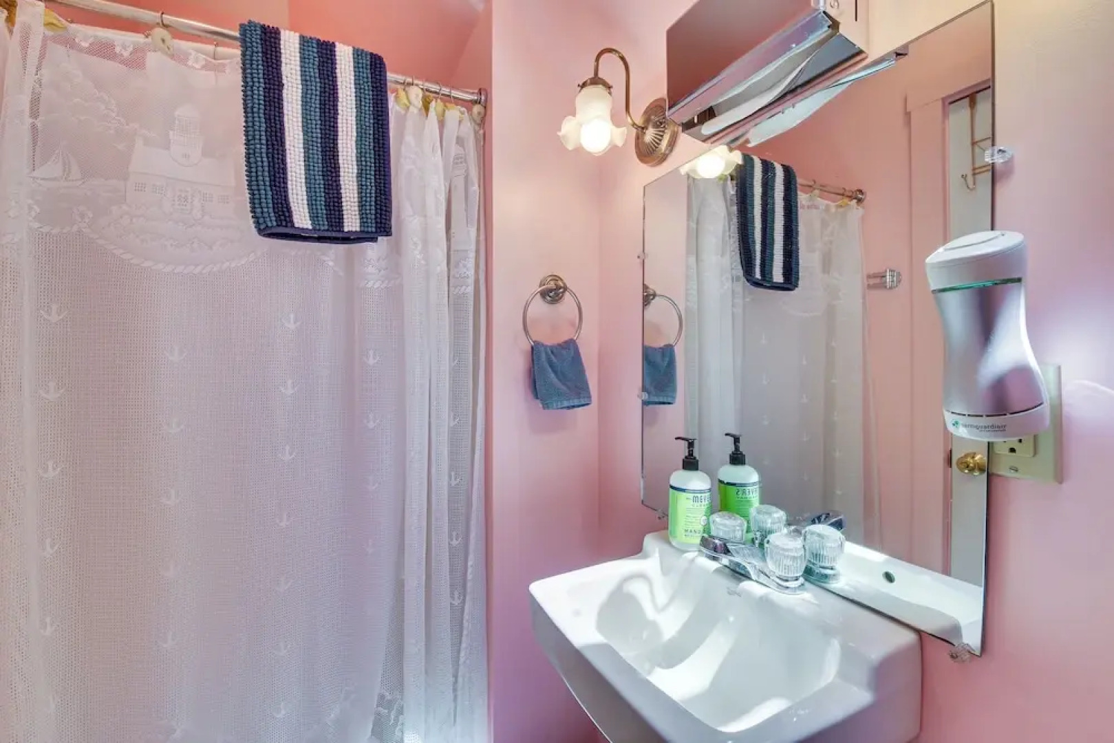 Cozy Boothbay Studio w/ Patio ~ 5 Mi to Harbor!