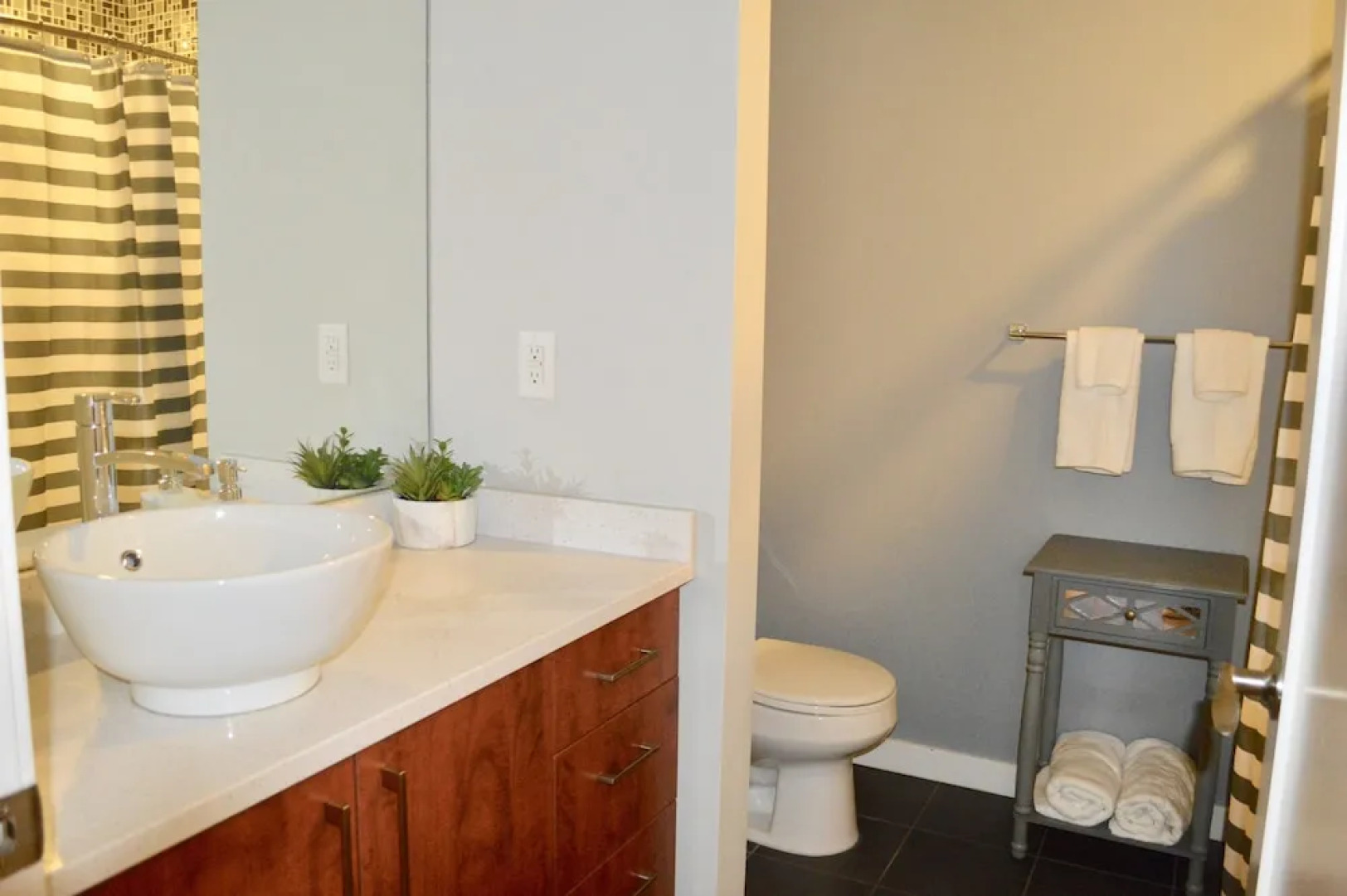 Cozy Creekside Renovated Condo