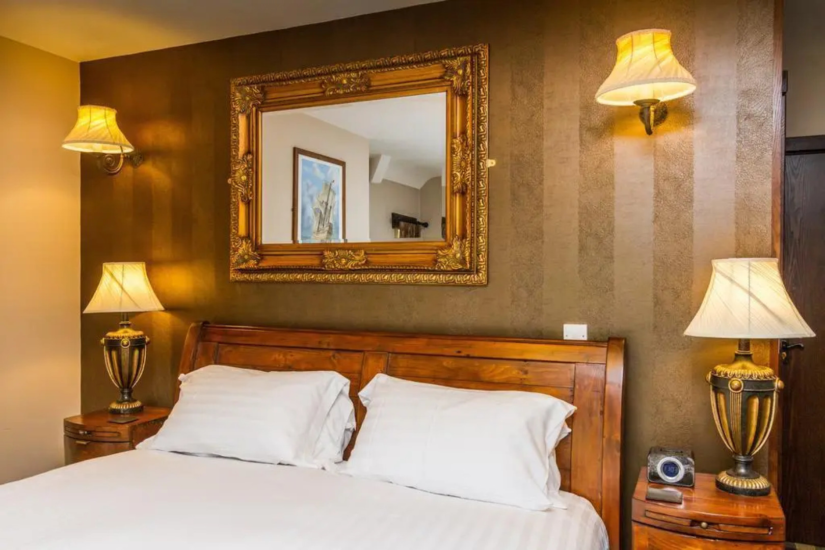 Mayflower bar, eatery & Boutique Inn