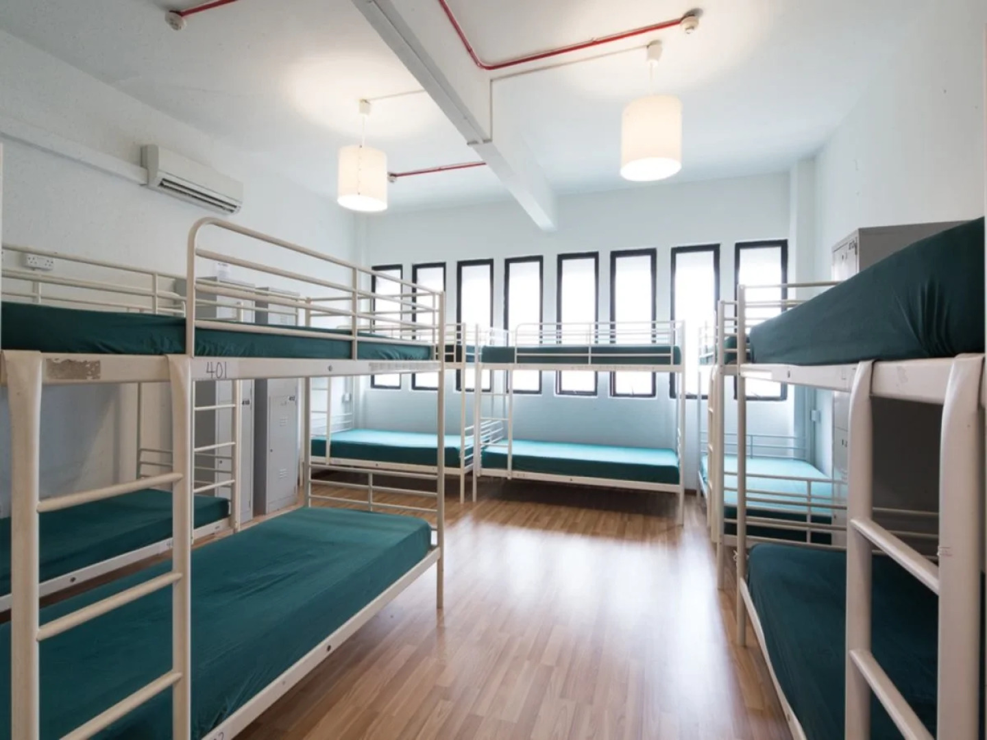 New Society Backpackers Hotel - Hostel
