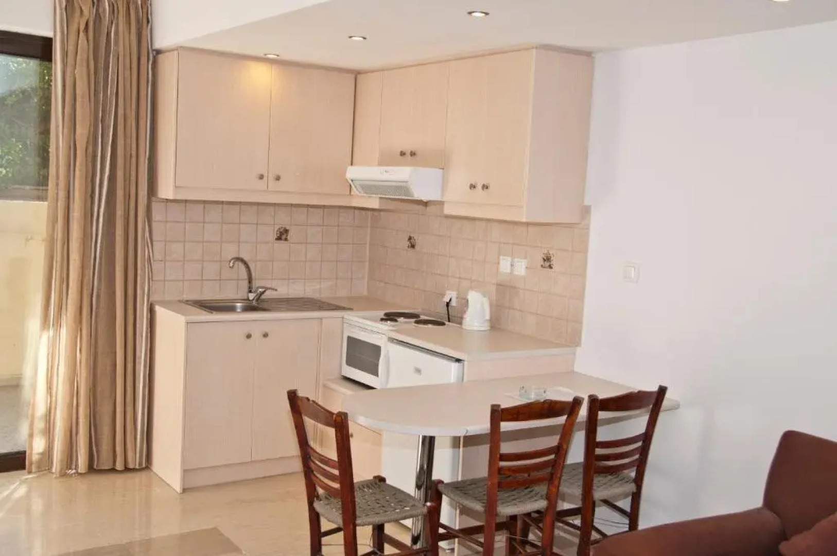 Oasis Apartments & Rooms