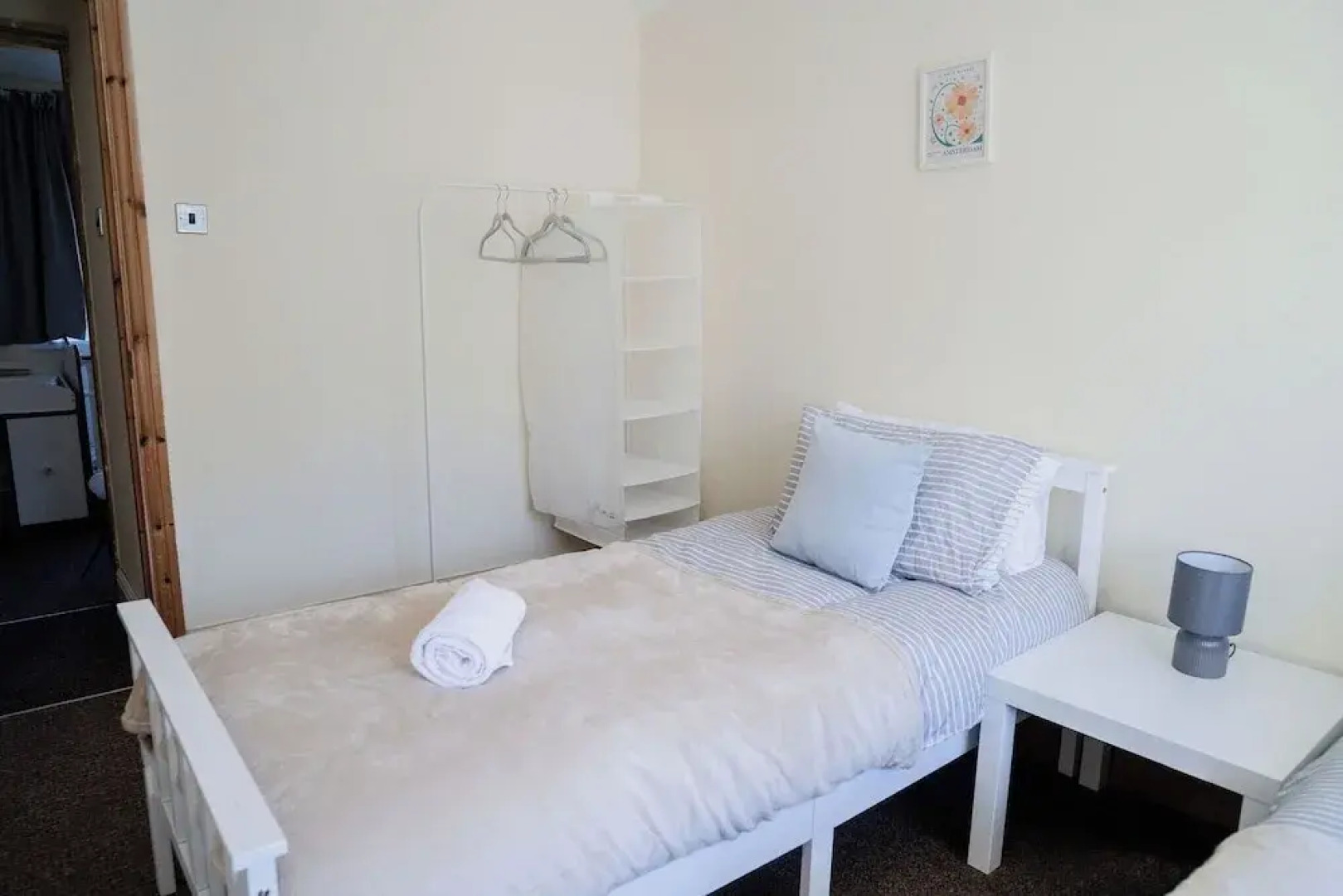 6-bed House - Sleeps 13 - Families & Contractors