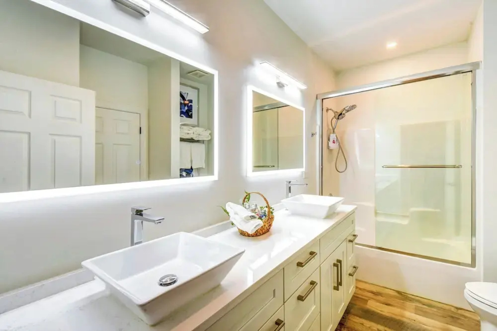 Modern Condo + Golf Course View, Near Hiking!