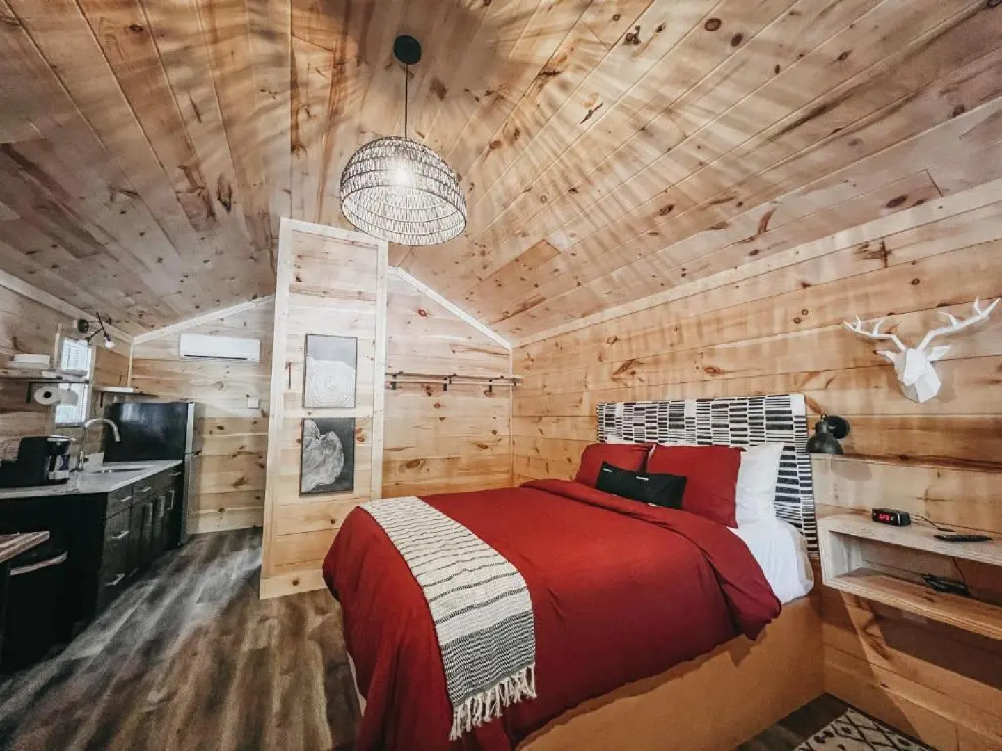 Adorable Studio Style Cabin Located Minutes From Lake Hartwell Cabin #4