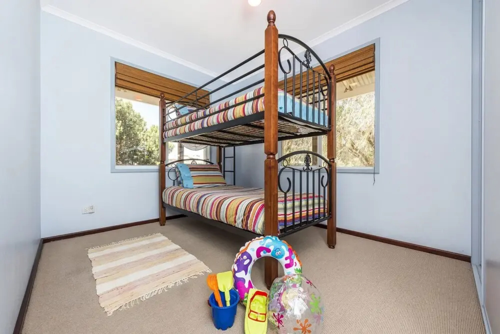 Beach Break - Family Accommodation With Ocean Views