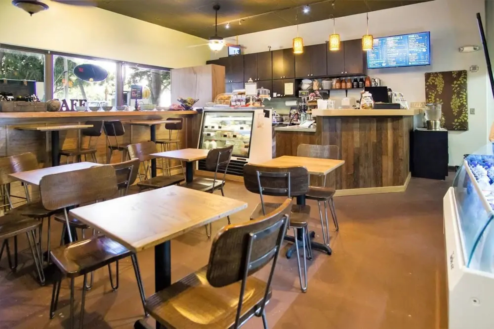 Waikiki Banyan - Pool Deck Level Tower 1 Suite 610