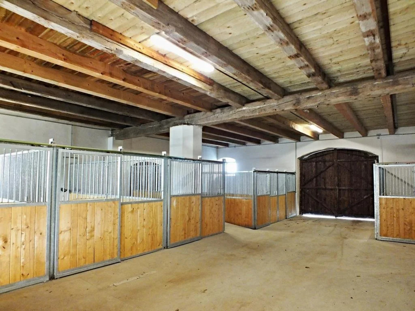 Zámecký Dvůr Černousy