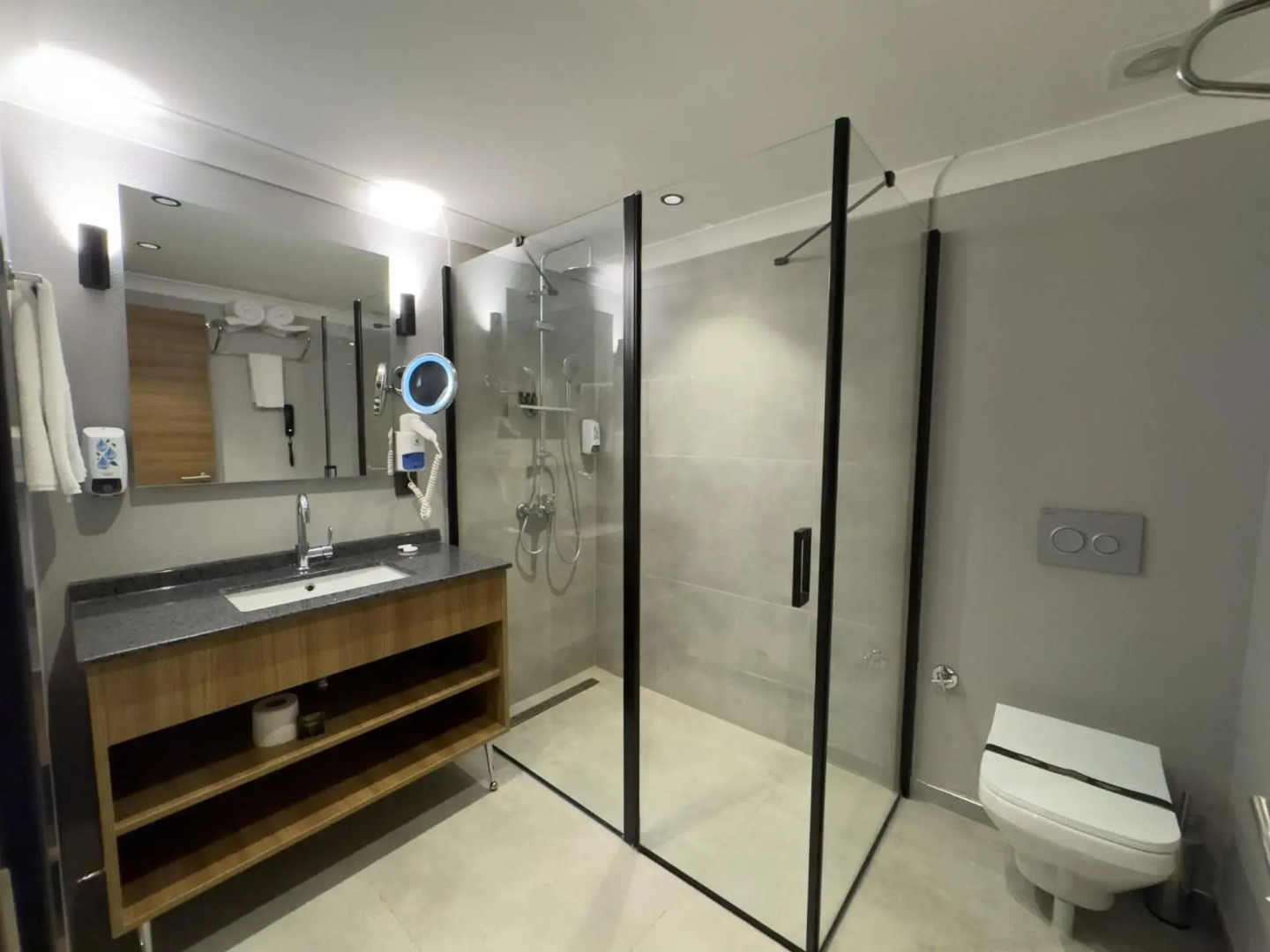 Sera Lake Center Hotel