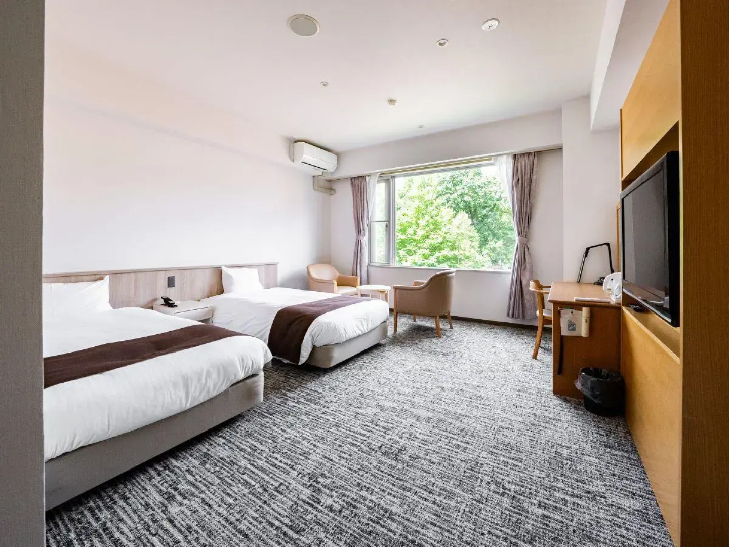 Yuyado Kuttari Onsen Lake Inn